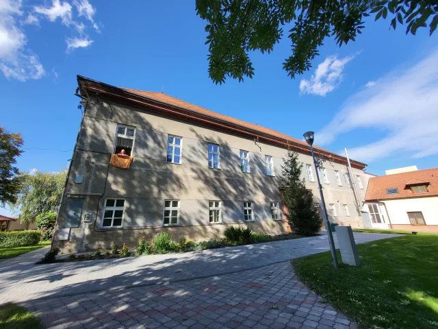 Víceměřice – tvrz, zámek