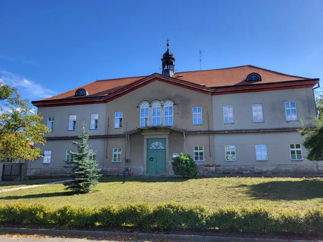 Víceměřice – tvrz, zámek