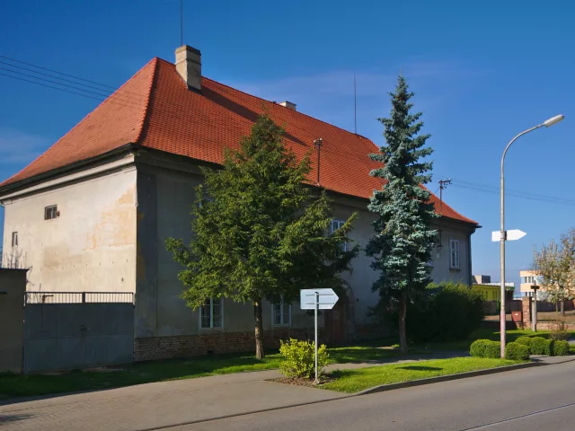 Vrchoslavice – tvrz, zámek